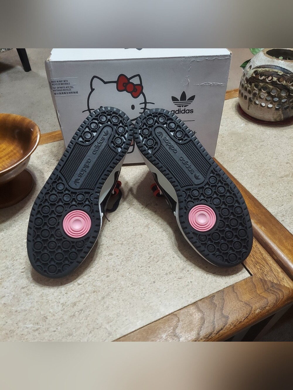 New In Box Adidas Hello Kitty Forum Low W Woman's Size 6 - Picture 6 of 9